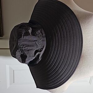Koolsoly sun Hat protection. Army green. Adjustable strap to fit most heads.